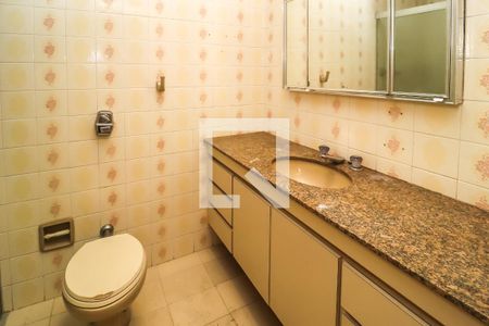 Casa à venda com 214m², 4 quartos e 2 vagas Casa à venda com 214m², 4 quartos e 2 vagasBanheiro Social