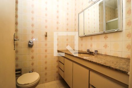 Casa à venda com 214m², 4 quartos e 2 vagas Casa à venda com 214m², 4 quartos e 2 vagasBanheiro Social