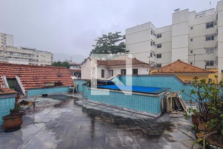 Casa à venda com 180m², 3 quartos e 2 vagas Casa à venda com 180m², 3 quartos e 2 vagasTerraço