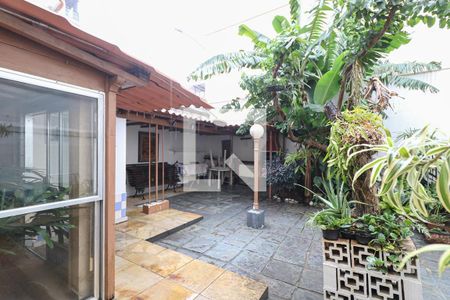 Casa à venda com 180m², 3 quartos e 2 vagas Casa à venda com 180m², 3 quartos e 2 vagasQuintal