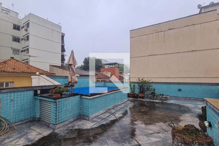 Casa à venda com 180m², 3 quartos e 2 vagas Casa à venda com 180m², 3 quartos e 2 vagasTerraço