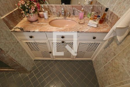 Casa à venda com 180m², 3 quartos e 2 vagas Casa à venda com 180m², 3 quartos e 2 vagasBanheiro