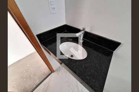 Banheiro de apartamento à venda com 2 quartos, 51m² em Parada Inglesa, São Paulo