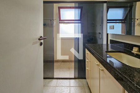 Casa de condomínio para alugar com 800m², 6 quartos e 6 vagasBanheiro da suíte 3