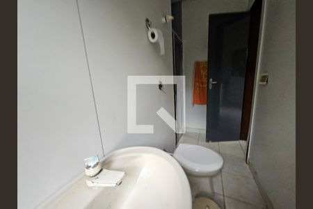 Casa de condomínio para alugar com 800m², 6 quartos e 6 vagascasa do caseiro - banheiro