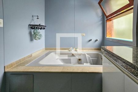 Casa de condomínio para alugar com 800m², 6 quartos e 6 vagasbanheiro da Suíte 1