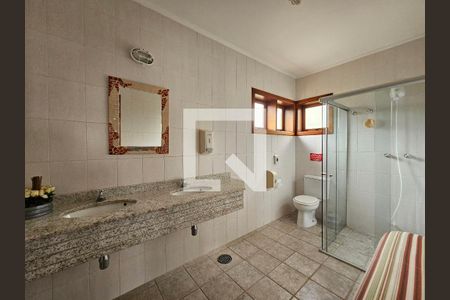 Casa de condomínio para alugar com 800m², 6 quartos e 6 vagasAnexo - banheiro 1