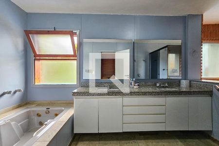 Casa de condomínio para alugar com 800m², 6 quartos e 6 vagasbanheiro da Suíte 1