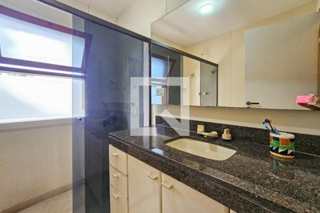 Casa de condomínio para alugar com 800m², 6 quartos e 6 vagasBanheiro da suíte 3