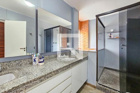 Casa de condomínio para alugar com 800m², 6 quartos e 6 vagasbanheiro da Suíte 1