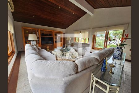 Casa de condomínio para alugar com 800m², 6 quartos e 6 vagasAnexo - sala de tv