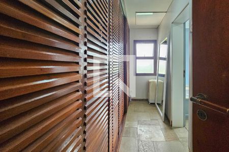 Casa de condomínio para alugar com 800m², 6 quartos e 6 vagasSuíte 1 - closet