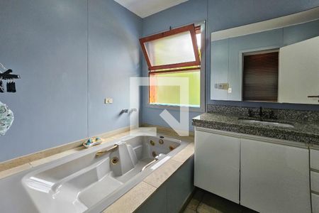 Casa de condomínio para alugar com 800m², 6 quartos e 6 vagasbanheiro da Suíte 1