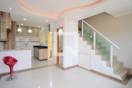 Sala de casa de condomínio para alugar com 2 quartos, 75m² em Penha de França, São Paulo