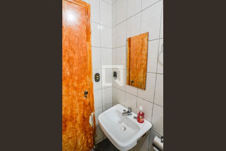 Casa para alugar com 71m², 2 quartos e 2 vagas Casa para alugar com 71m², 2 quartos e 2 vagasBanheiro