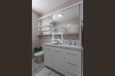 Casa de condomínio à venda com 150m², 3 quartos e 4 vagasBanheiro