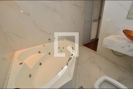 Casa à venda com 183m², 3 quartos e 2 vagasBanheiro suite