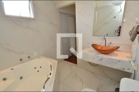 Casa à venda com 183m², 3 quartos e 2 vagasBanheiro suite