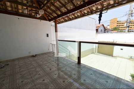 Casa à venda com 183m², 3 quartos e 2 vagasVaranda