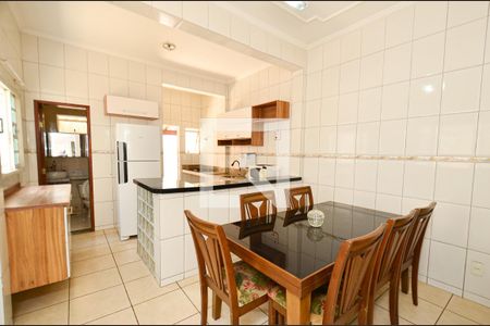 Casa à venda com 183m², 3 quartos e 2 vagasSala jantar