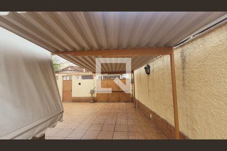 Casa à venda com 165m², 4 quartos e 2 vagas Casa à venda com 165m², 4 quartos e 2 vagasQuintal