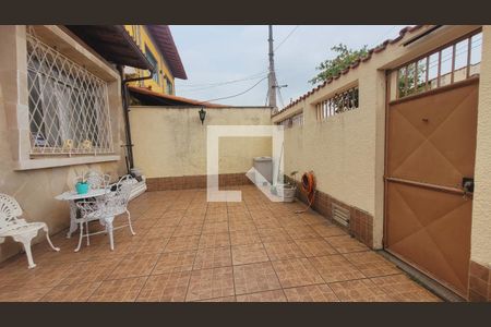 Casa à venda com 165m², 4 quartos e 2 vagas Casa à venda com 165m², 4 quartos e 2 vagasChurrasqueira