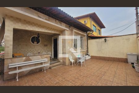 Casa à venda com 165m², 4 quartos e 2 vagas Casa à venda com 165m², 4 quartos e 2 vagasQuintal