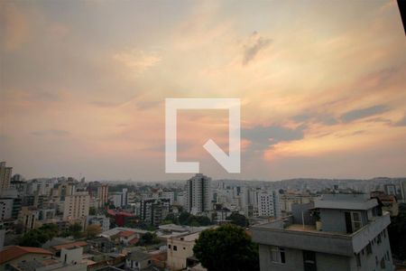 Vista da Sala de apartamento para alugar com 3 quartos, 130m² em União, Belo Horizonte