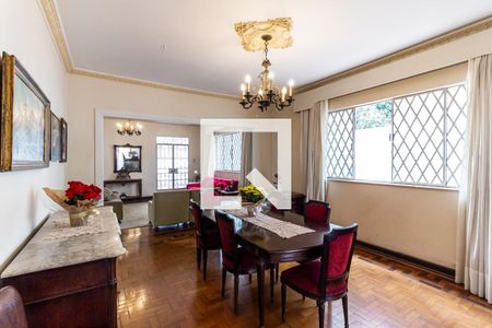 Casa à venda com 260m², 5 quartos e 4 vagas