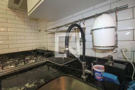 Apartamento à venda com 100m², 3 quartos e 2 vagas Apartamento à venda com 100m², 3 quartos e 2 vagasCozinha e Área de Serviço