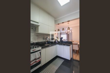 Apartamento à venda com 100m², 3 quartos e 2 vagas Apartamento à venda com 100m², 3 quartos e 2 vagasCozinha e Área de Serviço