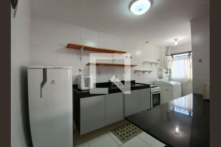 Apartamento à venda com 98m², 2 quartos e 2 vagas Apartamento à venda com 98m², 2 quartos e 2 vagasCozinha e Área de Serviço