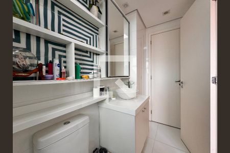 Apartamento à venda com 115m², 3 quartos e 2 vagasBanheiro compartilhado entre as suíte 2 e 3