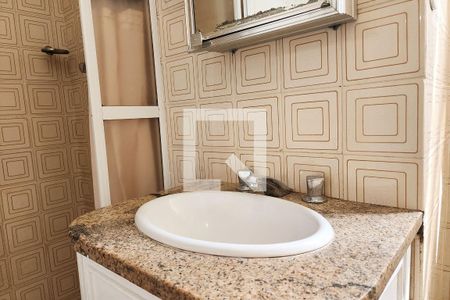 Banheiro de apartamento para alugar com 1 quarto, 31m² em Laranjeiras, Rio de Janeiro