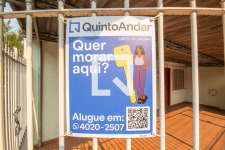 Casa à venda com 136m², 4 quartos e 2 vagas Casa à venda com 136m², 4 quartos e 2 vagasFachada