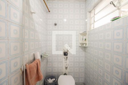 Casa à venda com 370m², 6 quartos e 5 vagasEdícula - Banheiro 