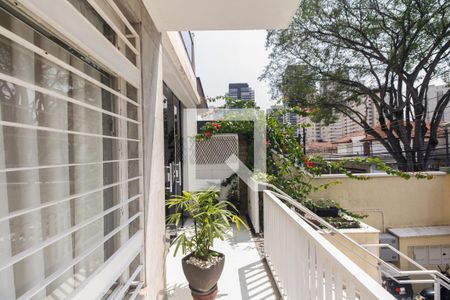 Casa à venda com 370m², 6 quartos e 5 vagasEntrada 