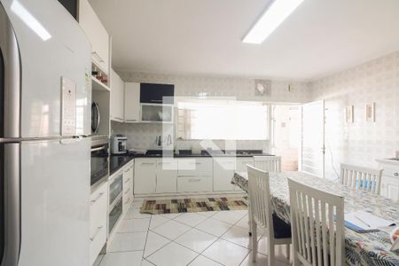 Casa à venda com 370m², 6 quartos e 5 vagasCozinha 