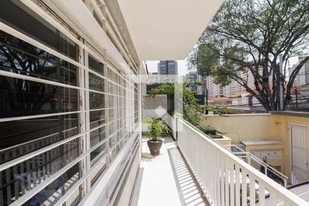 Casa à venda com 370m², 6 quartos e 5 vagasEntrada 