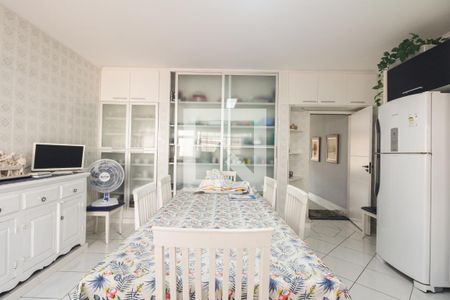 Casa à venda com 370m², 6 quartos e 5 vagasCozinha 