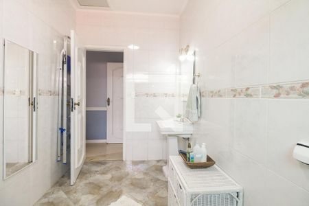 Casa à venda com 370m², 6 quartos e 5 vagasBanheiro Suíte 