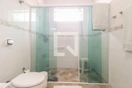 Casa à venda com 370m², 6 quartos e 5 vagasBanheiro Suíte 