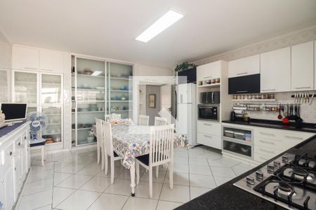 Casa à venda com 370m², 6 quartos e 5 vagasCozinha 