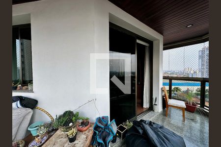 Apartamento para alugar com 180m², 3 quartos e 4 vagasSacada