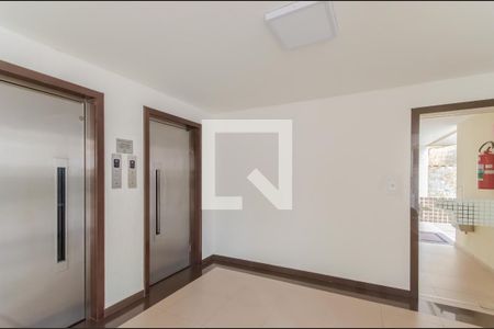 Apartamento à venda com 86m², 2 quartos e 1 vaga Apartamento à venda com 86m², 2 quartos e 1 vagaÁrea comum - Hall social