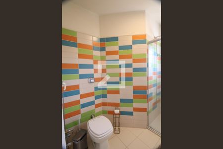 Casa à venda com 242m², 3 quartos e 5 vagasBanheiro da Suíte 1-2