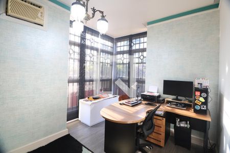 Casa à venda com 242m², 3 quartos e 5 vagasEscritório