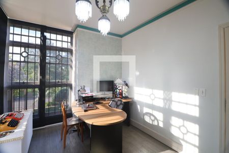 Casa à venda com 242m², 3 quartos e 5 vagasEscritório