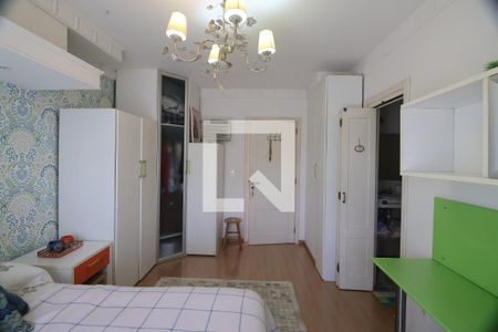 Casa à venda com 242m², 3 quartos e 5 vagasSuíte 2