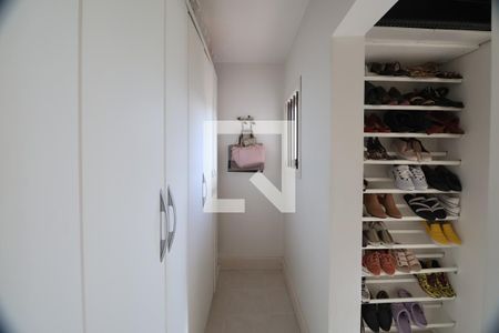 Casa à venda com 242m², 3 quartos e 5 vagasCloset